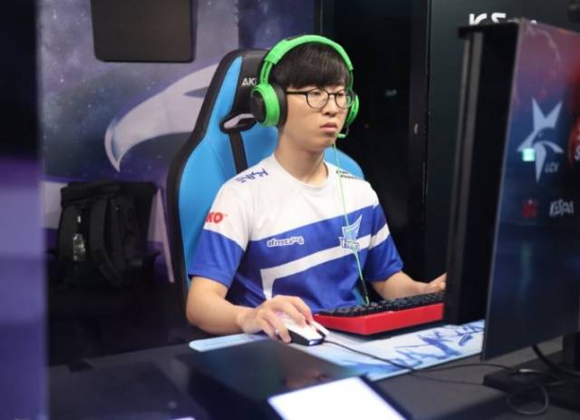 许多年纪轻 许多年纪轻