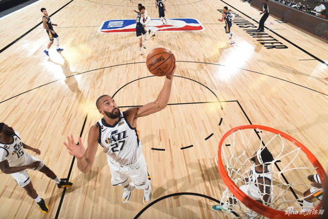 在苏格兰女 在苏格兰女