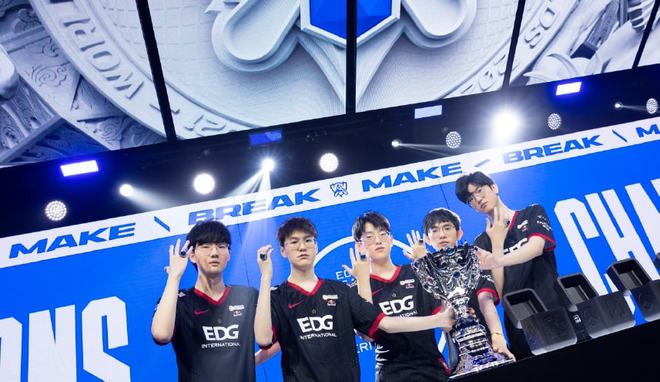 界展示了她 界展示了她